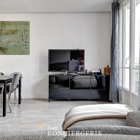 Vue Panoramique Et Elegance - 17e Appartement *